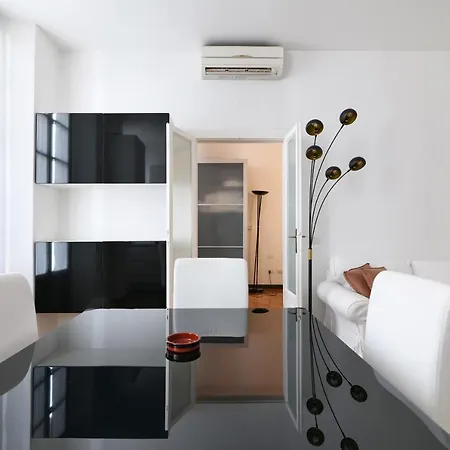 Charming San Babila Apt. Milan Exterior photo